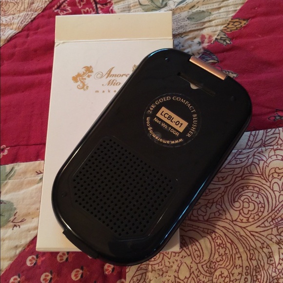 Amore Mio 24k Gold Blush/ Compact New - Picture 3 of 5